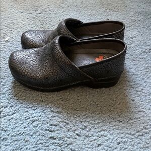 Dansko LT Tooled Pro Clogs 37